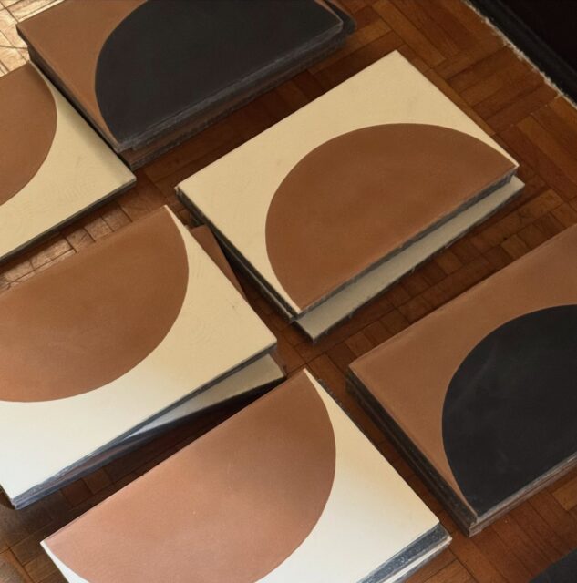 _
DUMP.
1-Cementine arch custom. 
2-Temporary Palazzo Doria. 
3- Work in progress. 
4- Spina italiana natural oak. 
_
Material Lab - Nic art factory surfaces.

_
#terracotta #Genova #interiordesign #archilovers